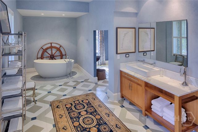 232 E Broughton Street, Savannah, GA 31401