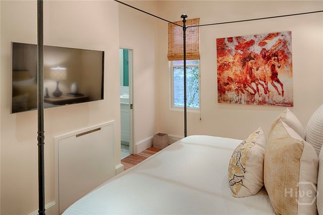 232 E Broughton Street, Savannah, GA 31401