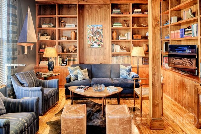 232 E Broughton Street, Savannah, GA 31401