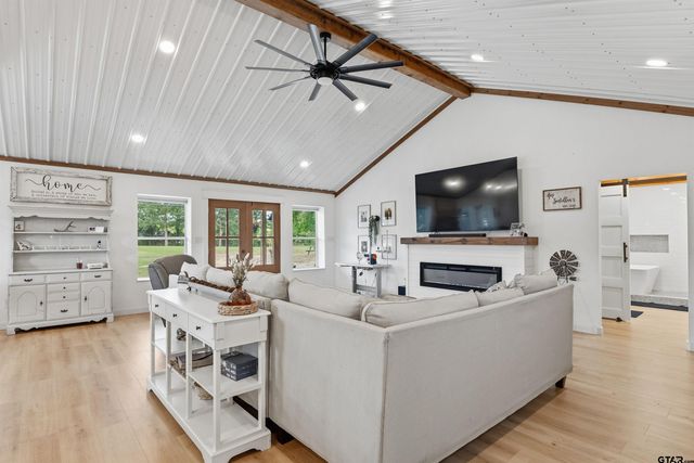 549 County Road 3508, Bullard, TX 75757