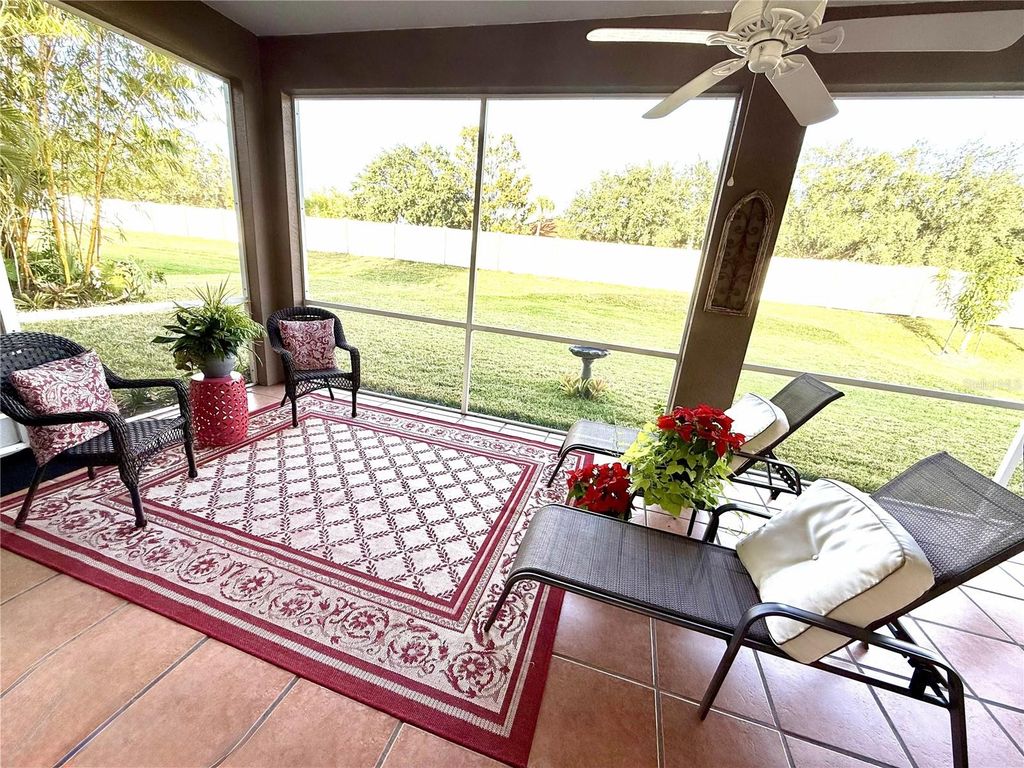 Image 15 of property listing at 6837 74TH STREET CIRCLE E, Bradenton, FL 34203