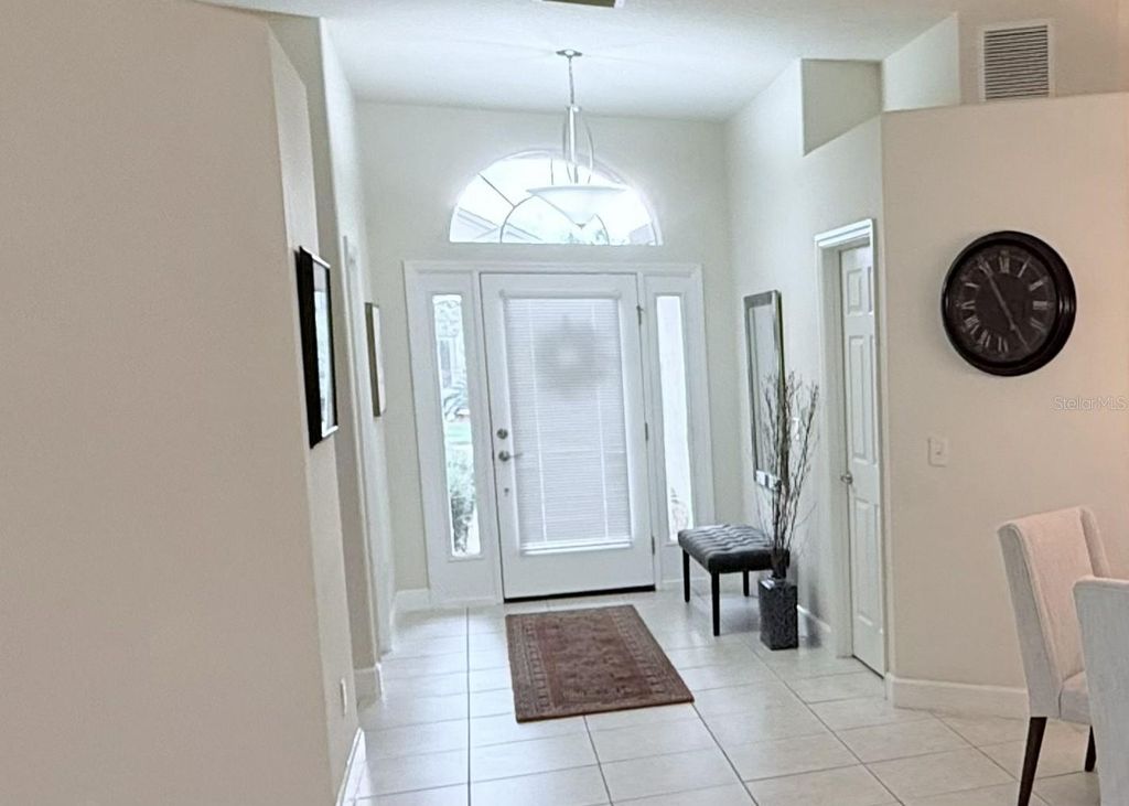 Image 3 of property listing at 6837 74TH STREET CIRCLE E, Bradenton, FL 34203