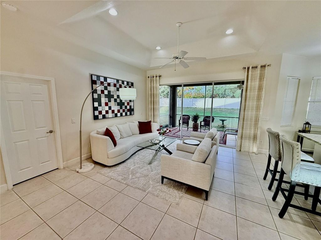 Image 4 of property listing at 6837 74TH STREET CIRCLE E, Bradenton, FL 34203