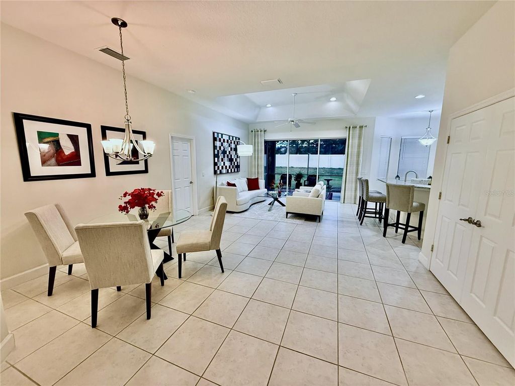Image 6 of property listing at 6837 74TH STREET CIRCLE E, Bradenton, FL 34203