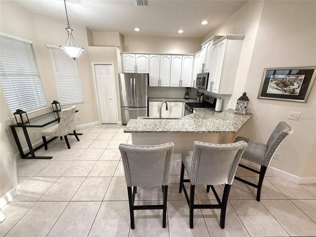 Image 9 of property listing at 6837 74TH STREET CIRCLE E, Bradenton, FL 34203