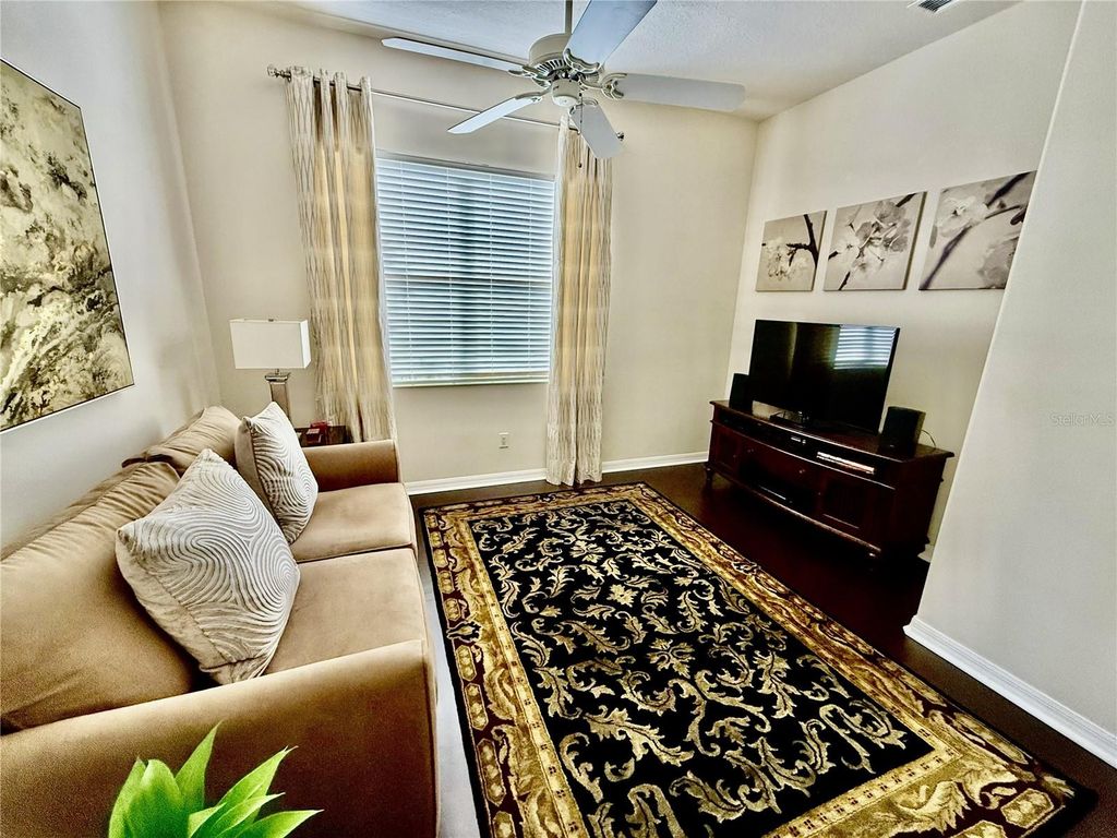 Image 10 of property listing at 6837 74TH STREET CIRCLE E, Bradenton, FL 34203