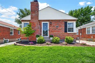8832 Lawn Avenue, Brentwood, MO 63144
