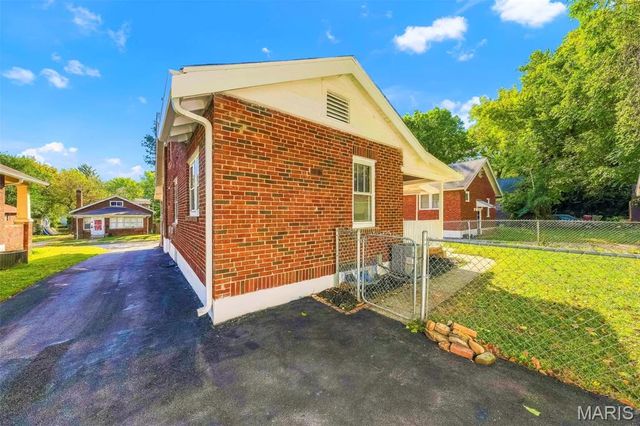 109 Lawrence Avenue, Ferguson, MO 63135