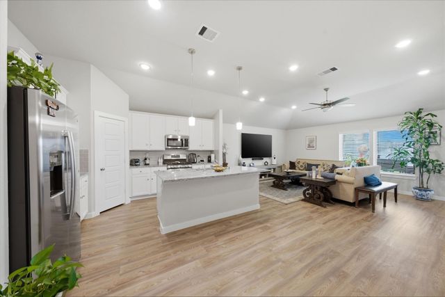 1202 Filly Creek Drive, Alvin, TX 77511