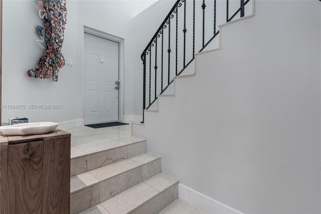 18460 NE 30th Ave 18460, Aventura, FL 33160