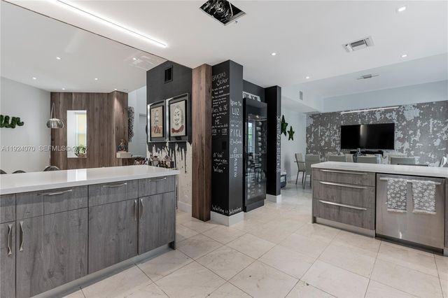 18460 NE 30th Ave 18460, Aventura, FL 33160