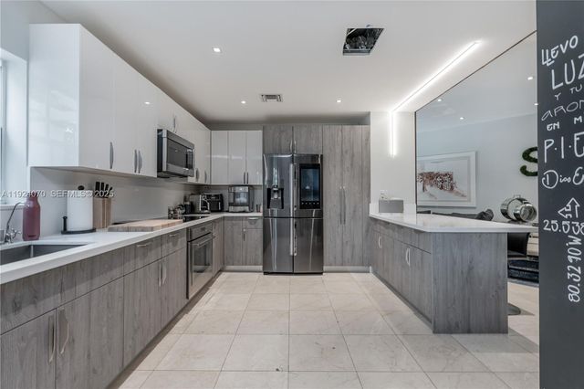 18460 NE 30th Ave 18460, Aventura, FL 33160