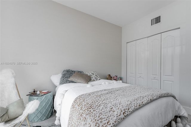 18460 NE 30th Ave 18460, Aventura, FL 33160