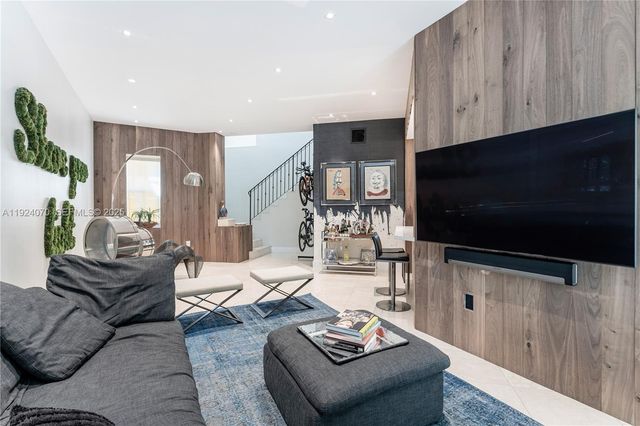 18460 NE 30th Ave 18460, Aventura, FL 33160