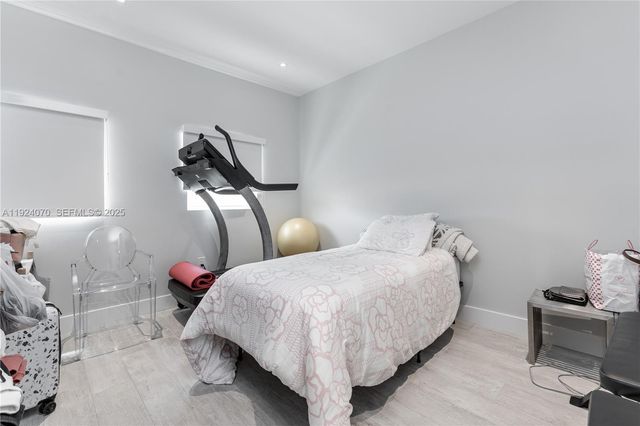 18460 NE 30th Ave 18460, Aventura, FL 33160