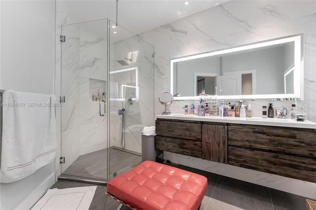 18460 NE 30th Ave 18460, Aventura, FL 33160