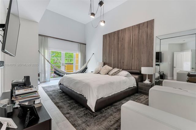 18460 NE 30th Ave 18460, Aventura, FL 33160