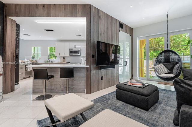 18460 NE 30th Ave 18460, Aventura, FL 33160