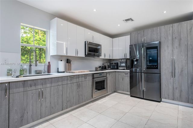 18460 NE 30th Ave 18460, Aventura, FL 33160