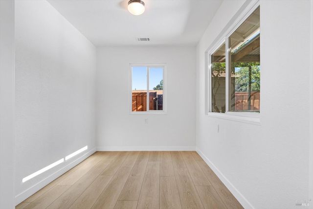 519 7th St, Petaluma, CA 94952