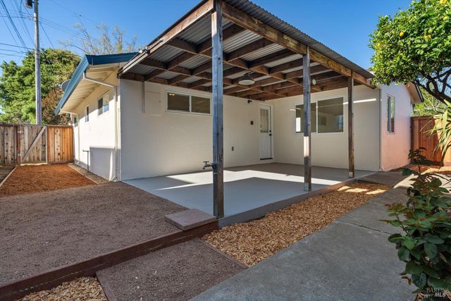 519 7th St, Petaluma, CA 94952