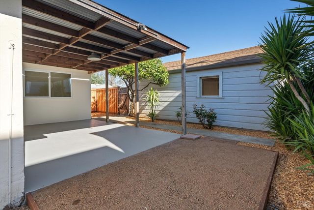 519 7th St, Petaluma, CA 94952