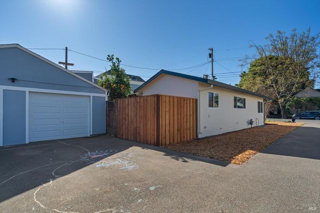 519 7th St, Petaluma, CA 94952