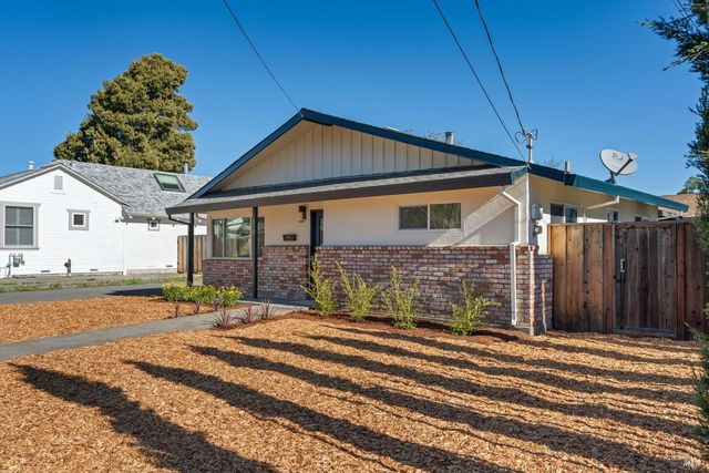 519 7th St, Petaluma, CA 94952