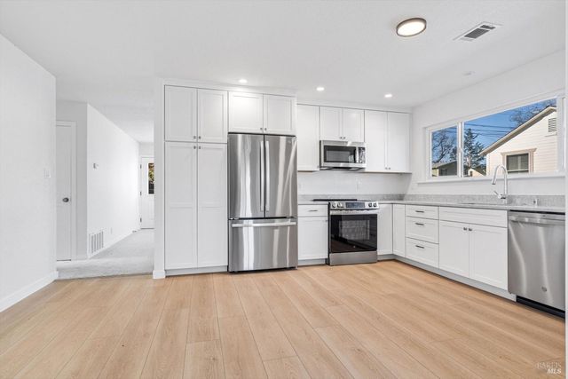 519 7th St, Petaluma, CA 94952