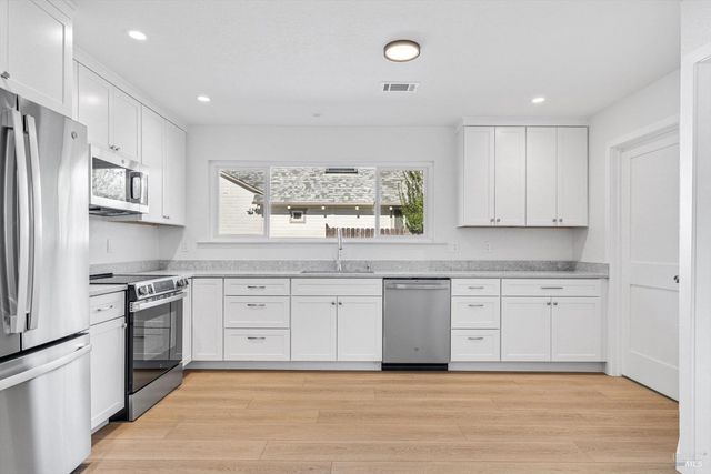 519 7th St, Petaluma, CA 94952