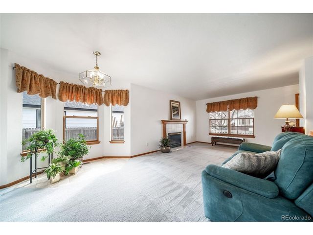 1744 Lincoln St, Longmont, CO 80501