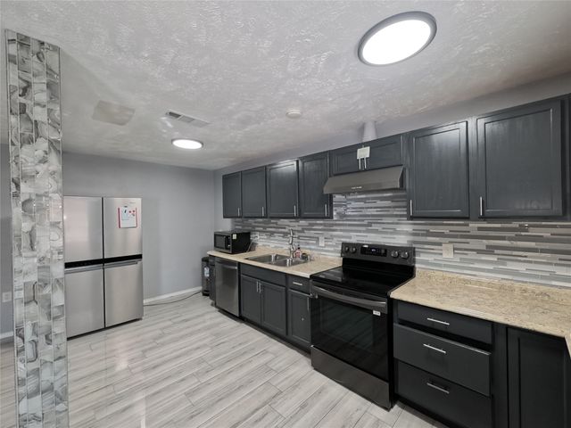 21 W Townhouse Lane 33, Grand Prairie, TX 75052