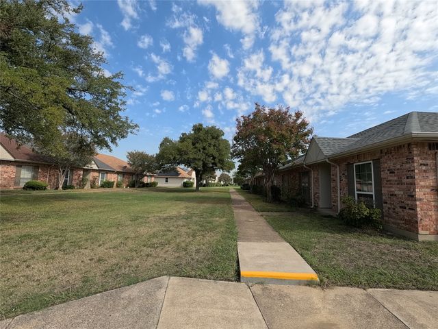 21 W Townhouse Lane 33, Grand Prairie, TX 75052