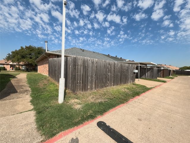 21 W Townhouse Lane 33, Grand Prairie, TX 75052