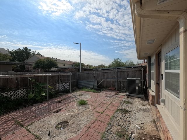 21 W Townhouse Lane 33, Grand Prairie, TX 75052