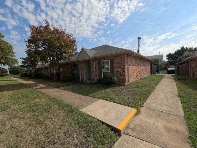 21 W Townhouse Lane 33, Grand Prairie, TX 75052