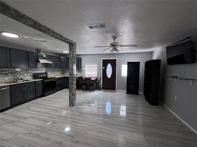 21 W Townhouse Lane 33, Grand Prairie, TX 75052