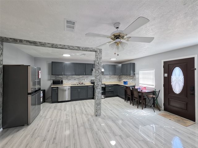 21 W Townhouse Lane 33, Grand Prairie, TX 75052