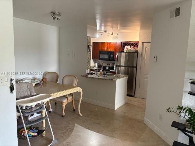 2880 N Oakland Forest Dr 206, Oakland Park, FL 33309