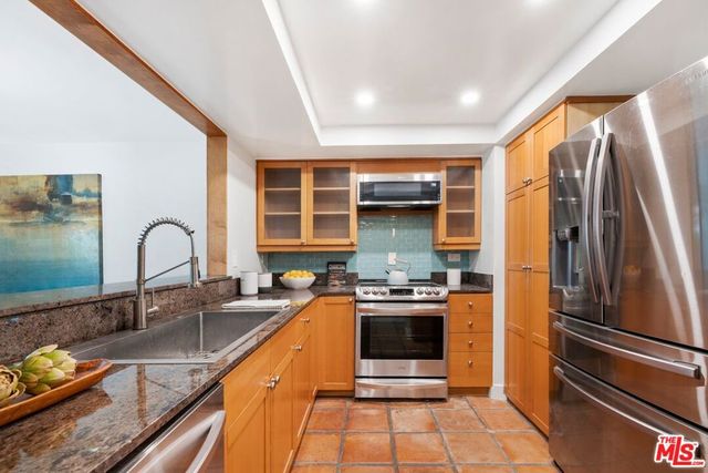 10966 Rochester Avenue 3F, Los Angeles, CA 90024