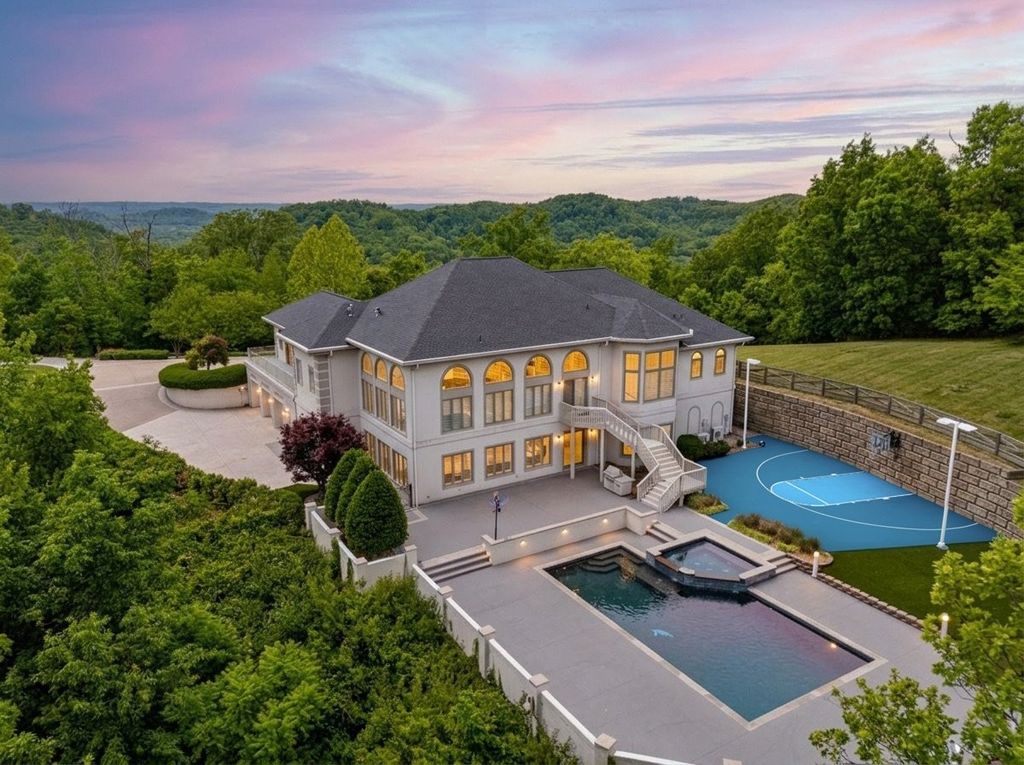 720 Valhalla Ln, Brentwood, TN 37027