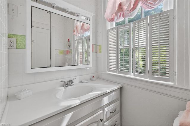 128 Brewer AVE, Suffolk, VA 23434