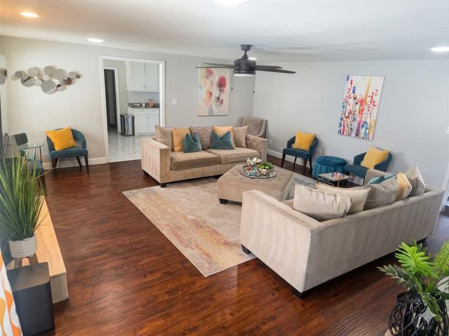 2202 Woodsong Trail, Arlington, TX 76016