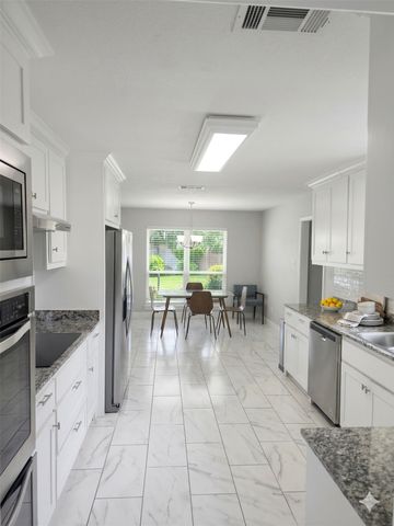 2202 Woodsong Trail, Arlington, TX 76016
