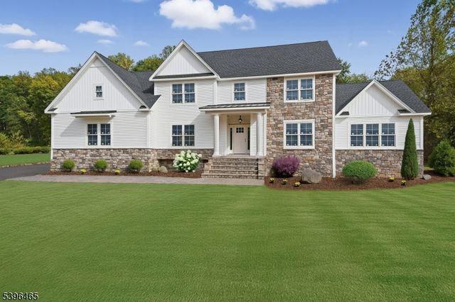 2 Highland Meadows, Pohatcong Twp., NJ 08865