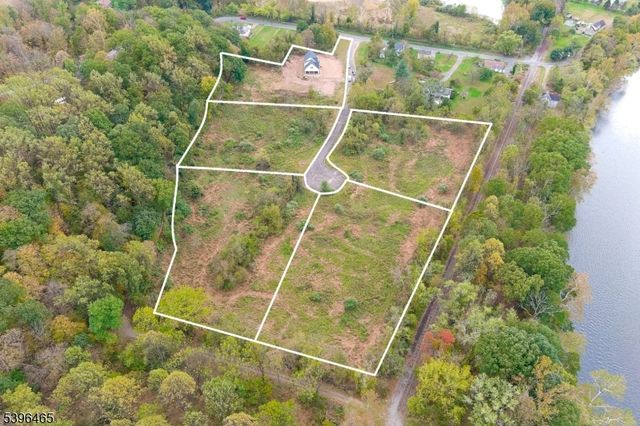 2 Highland Meadows, Pohatcong Twp., NJ 08865