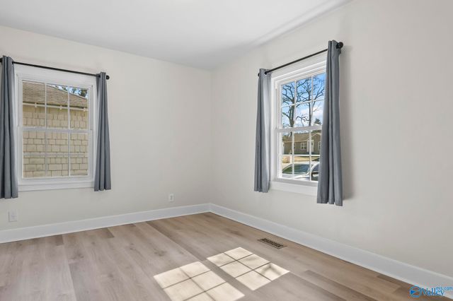 1804 Enolam Blvd Se, Decatur, AL 35601