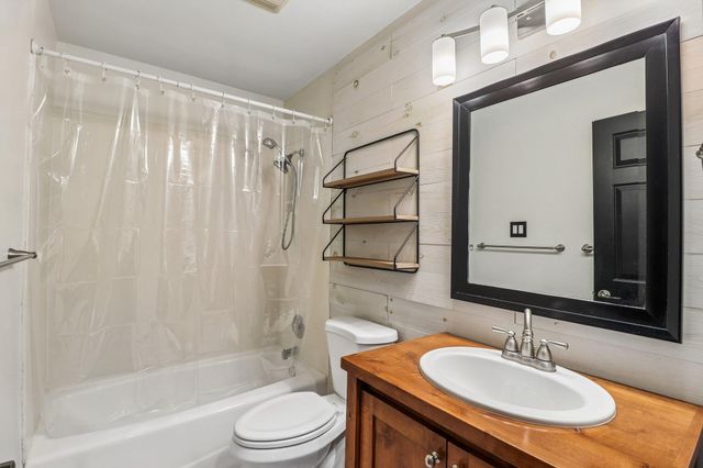 1022 Barbarosa RD, New Braunfels, TX 78130