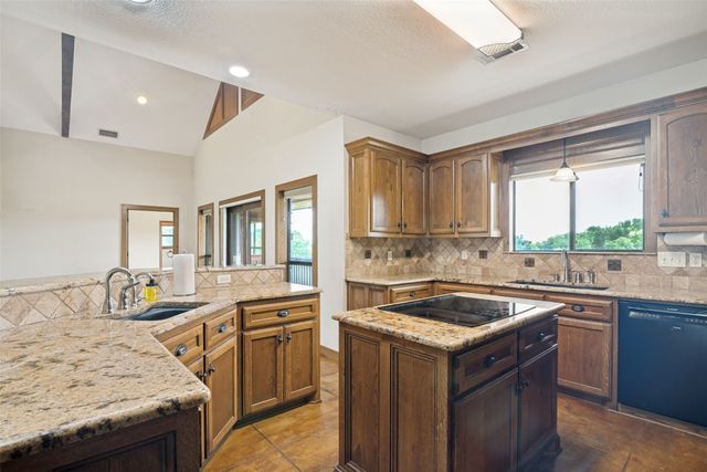142 Pearl Valley Drive, Kerens, TX 75144