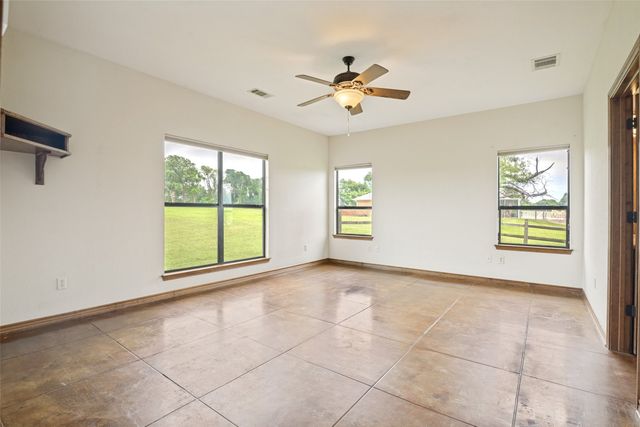 142 Pearl Valley Drive, Kerens, TX 75144